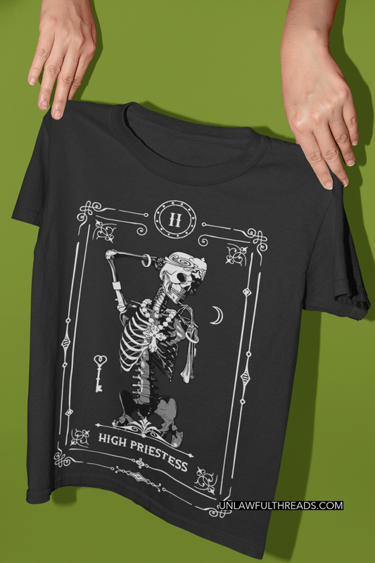 Tarot series HIGH PRIESTESS Black shirts or mugs 15 ounces